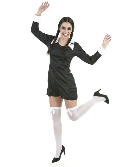 Предна гледка в движение на костюма на ученичка за Хелоуин