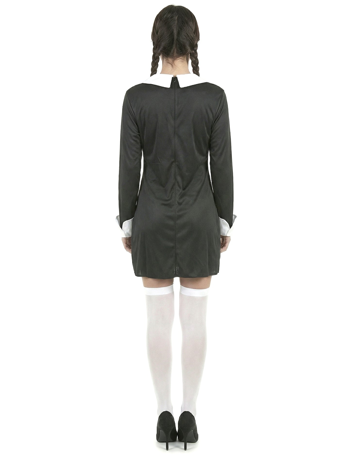 Задна гледка на костюма на ученичка за Хелоуин