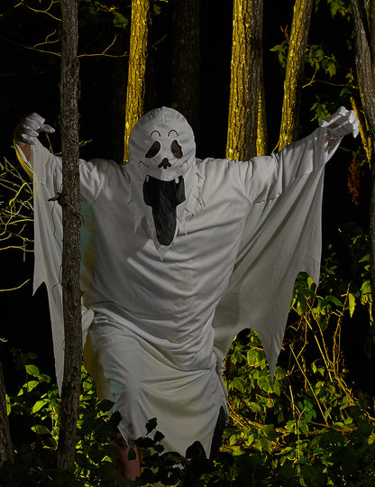 Mise en situation en forêt du déguisement de fantôme visage pour adulte