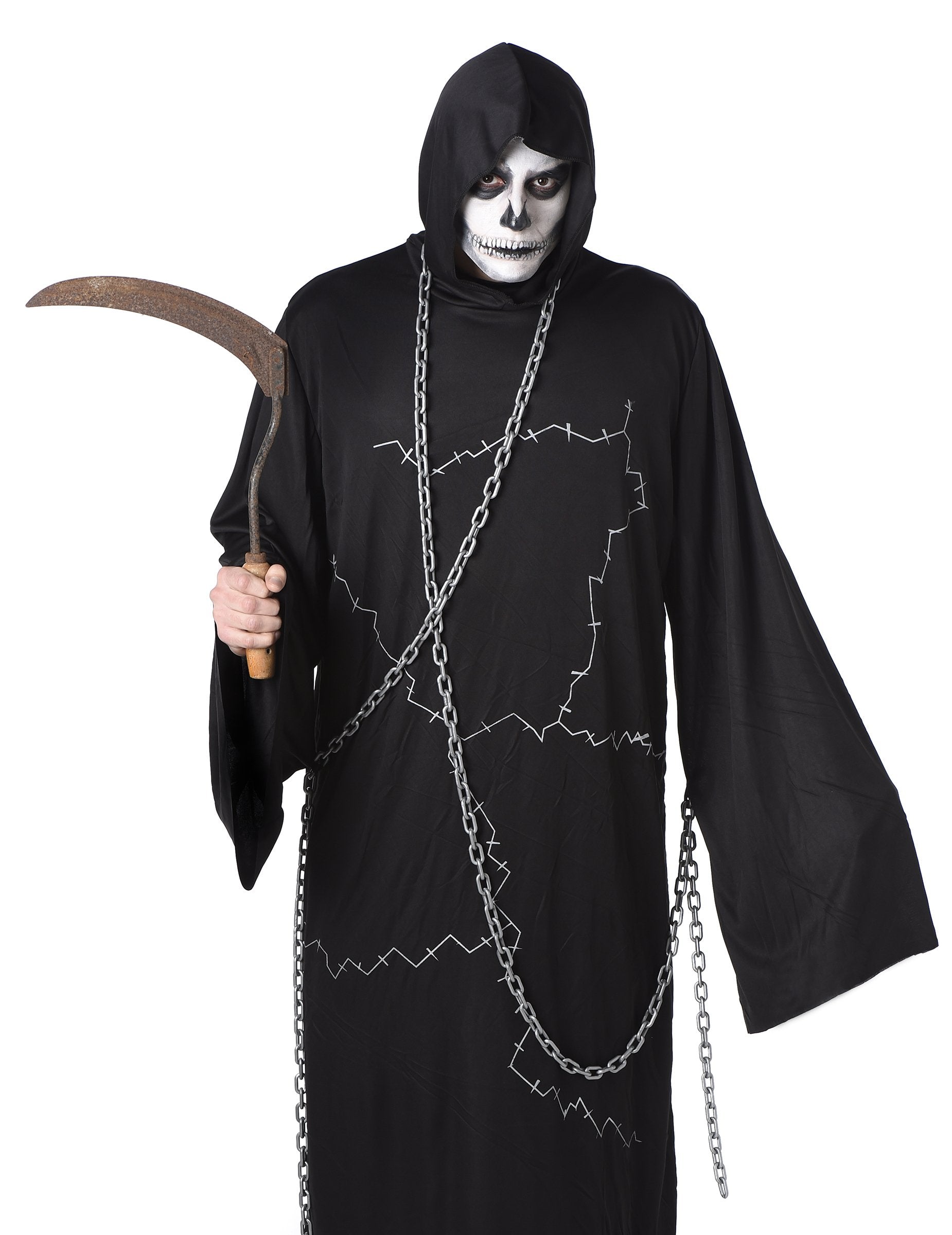 Gros plan sur le maquillage de squelette et la faux du déguisement faucheur enchaîné