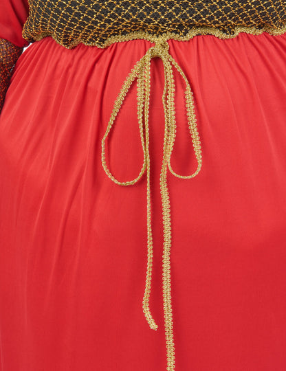 Голяма средновековна жена с червен размер жена