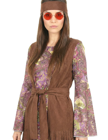 Gros plan sur le haut du déguisement hippie motif paisley