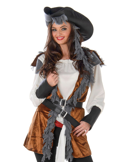 Пиратски маскировка с женската жилетка