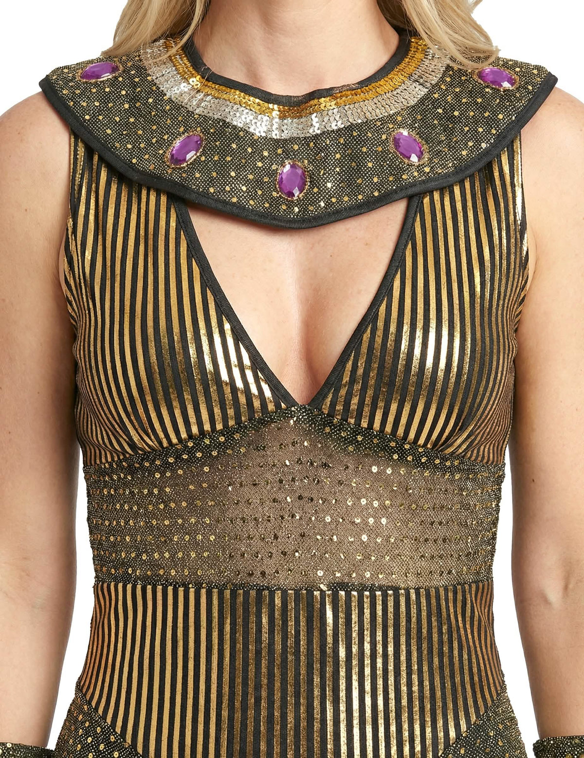 Gros plan sur le col à sequins et bijoux du déguisement de reine du Nil Egypte