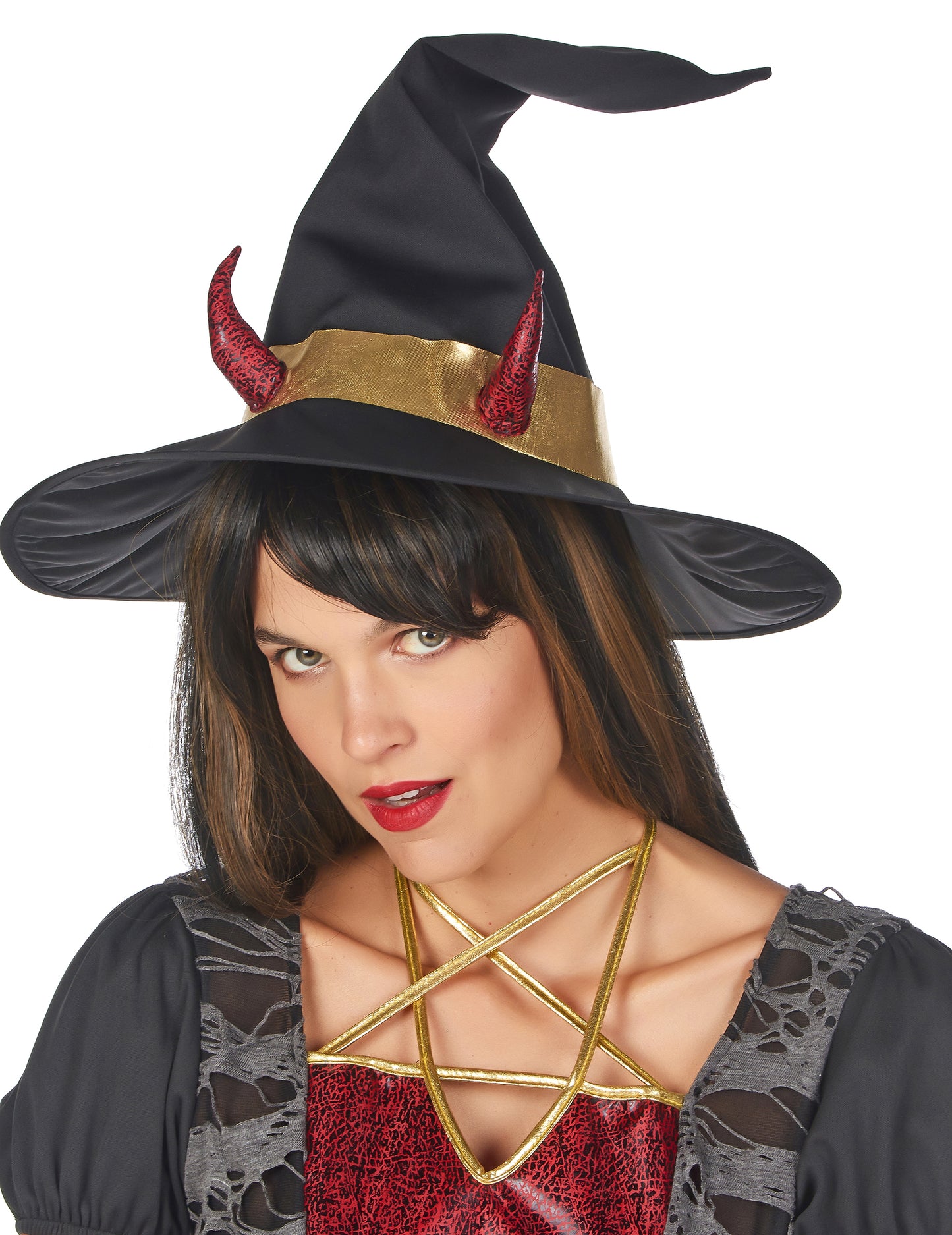 Дяволска вещица прикрива жена