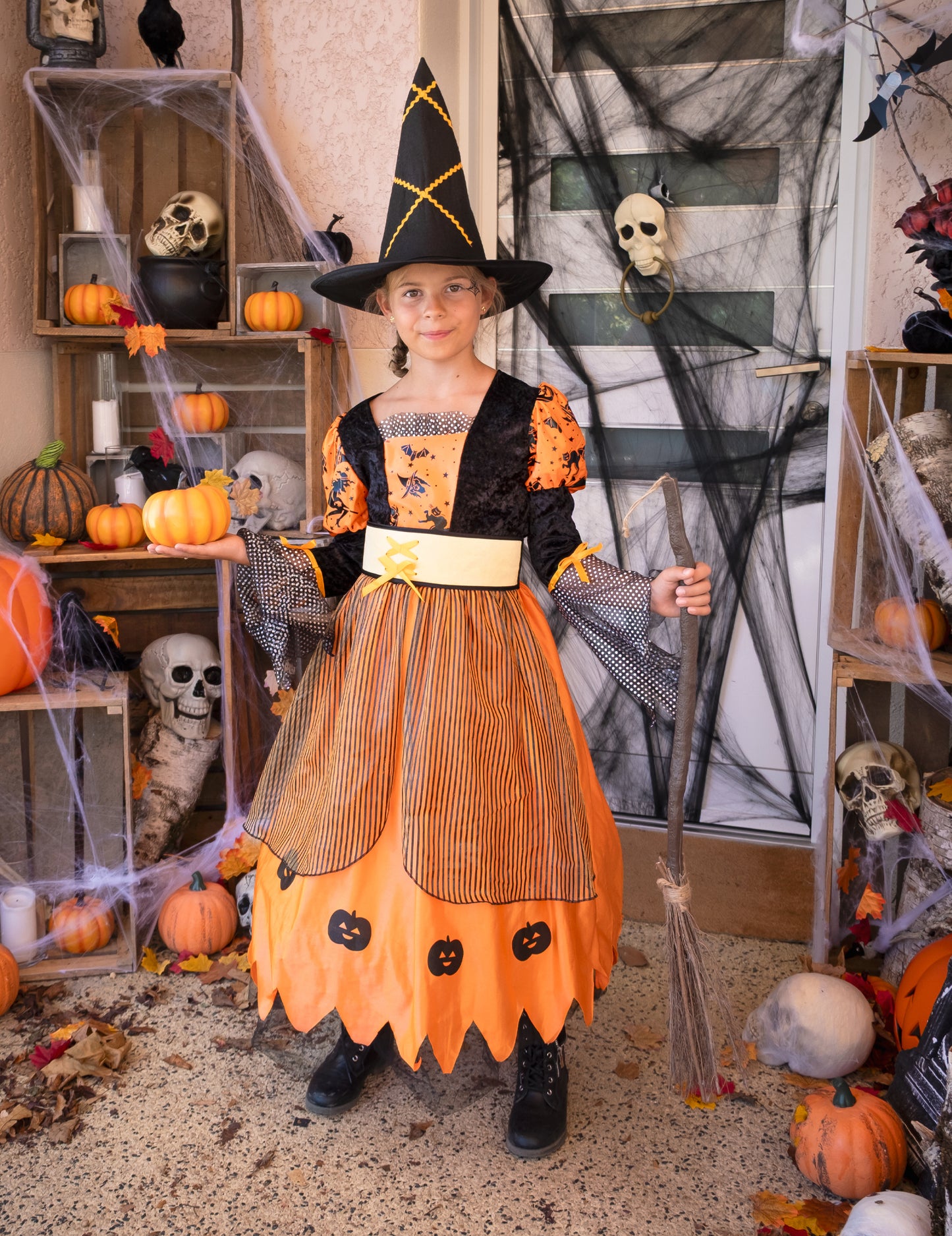 Оранжева Хелоуин вещица маскировка