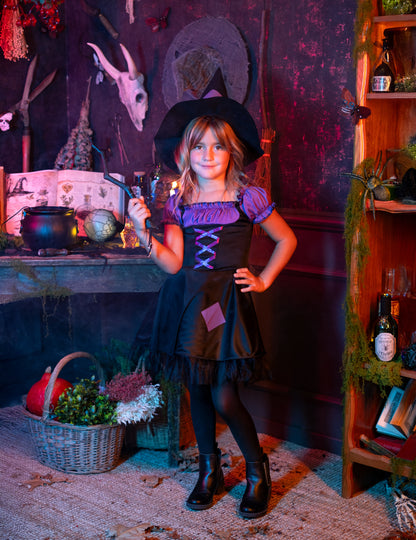 Виолетова вещица маскировка с момичешка шапка