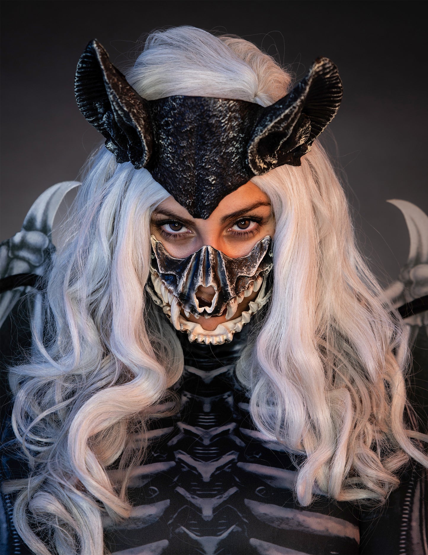 Луксозен костюм на скелет прилеп