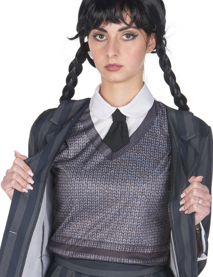 Прикриване на женската готическа училищна униформа