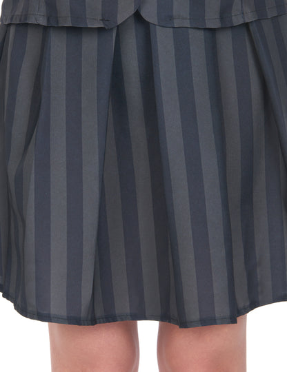 Прикриване на женската готическа училищна униформа