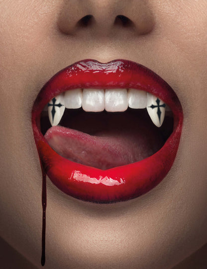 Вампирски зъби с готически кръстове