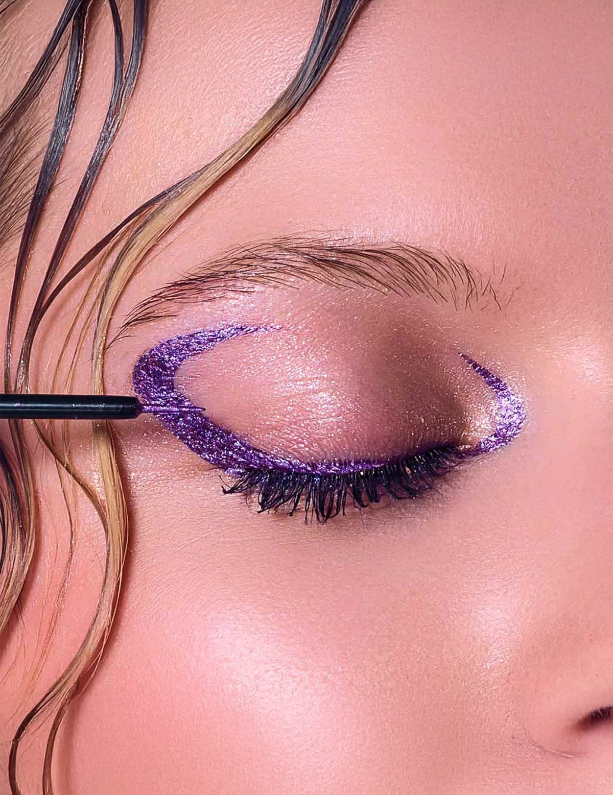 Лилав брокатен eyeliner - Si si la paillette