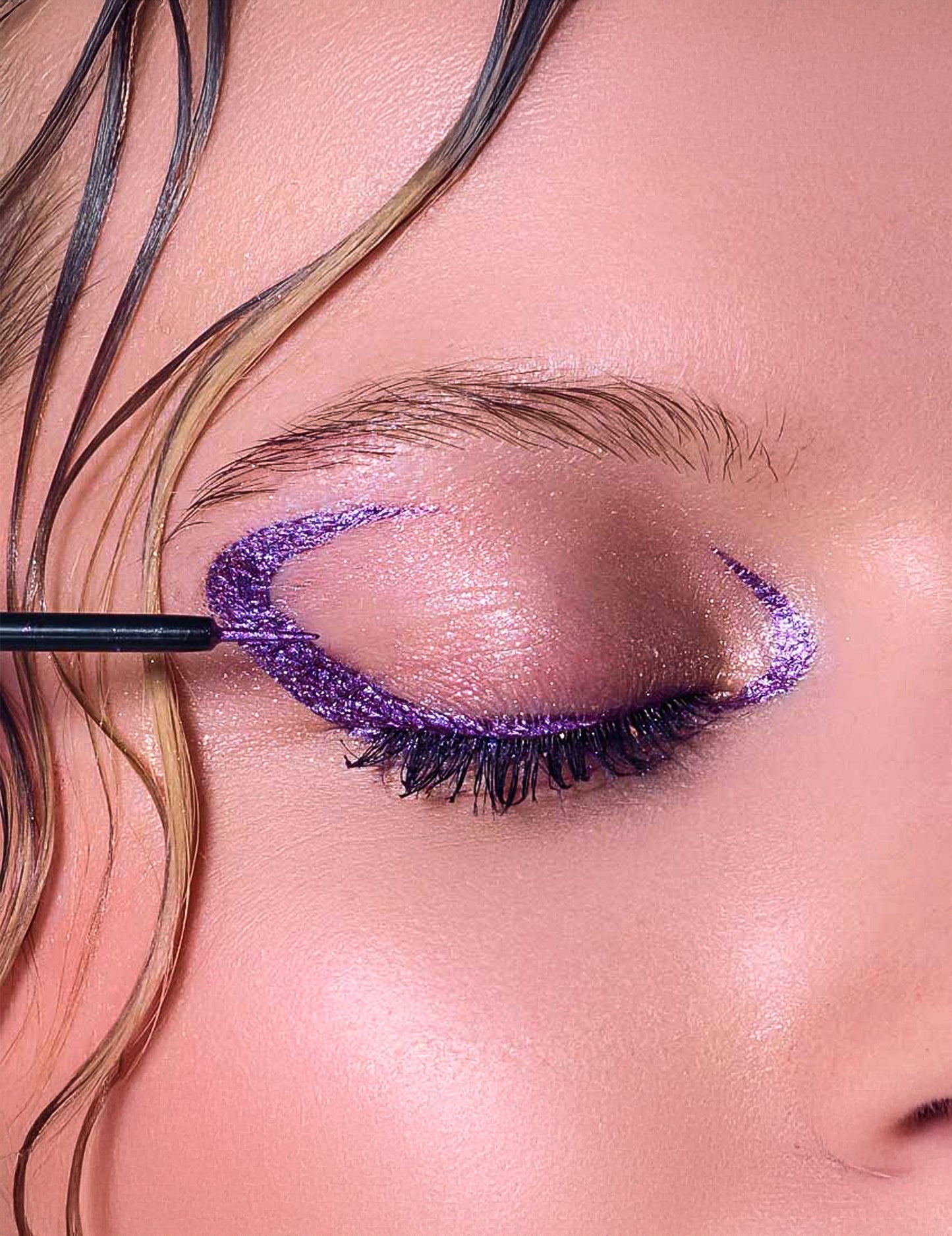 Лилав брокатен eyeliner - Si si la paillette