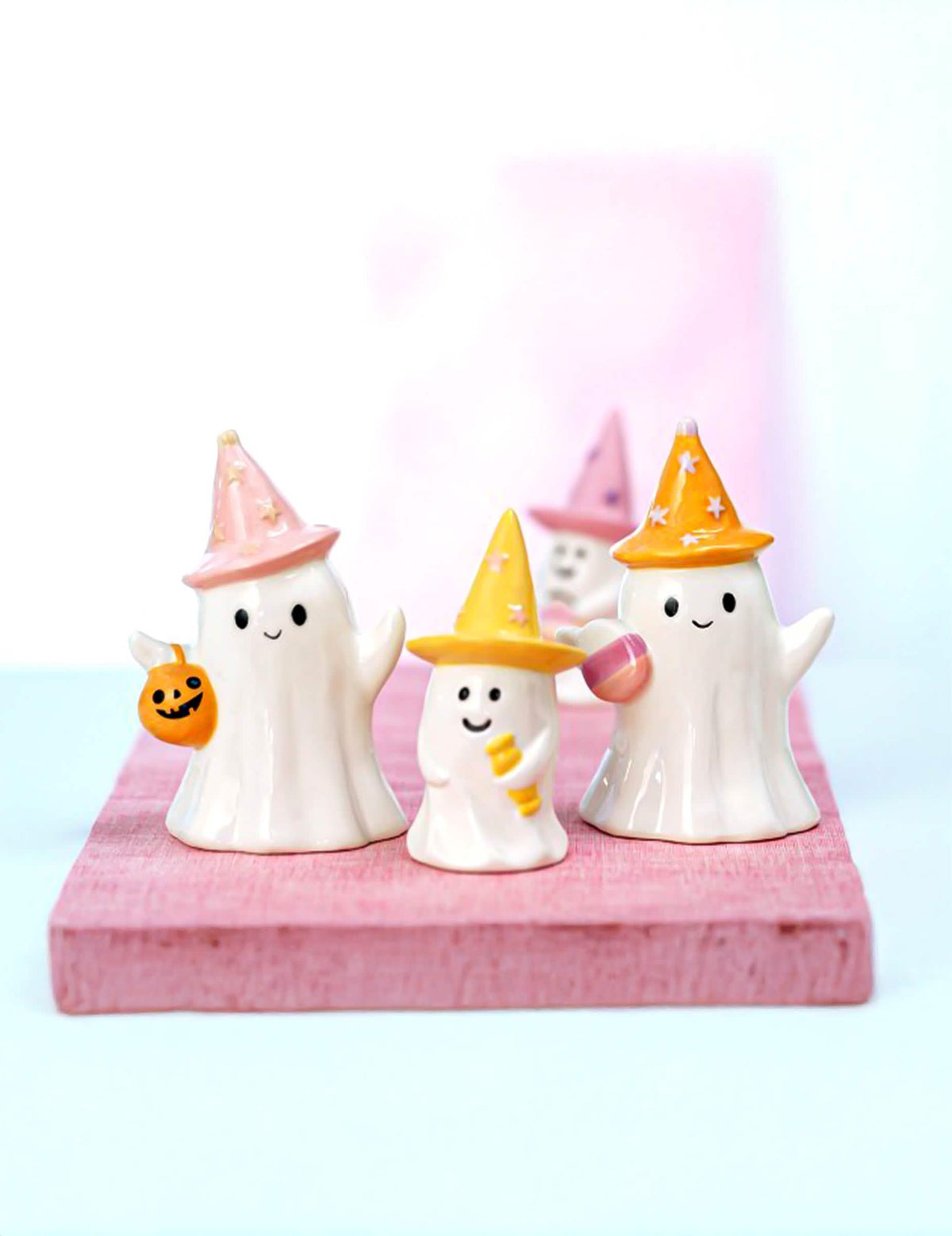 Декоративен призрак Summerween от керамика със звездна шапка 9,5 x 8 x 15 cm