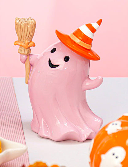 Декоративен призрак Summerween от смола с пастелно розова метла 12,3 x 8,8 x 15 cm