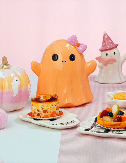 Декоративен усмихнат призрак Summerween от пастелнооранжева смола 18 x 14 x 20 cm
