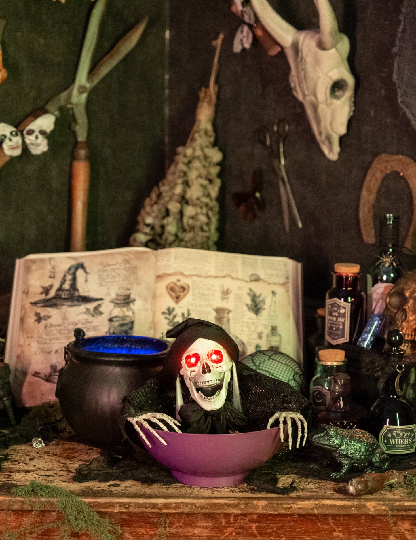 Ghoulish Reaper с светеща купа 52 cm