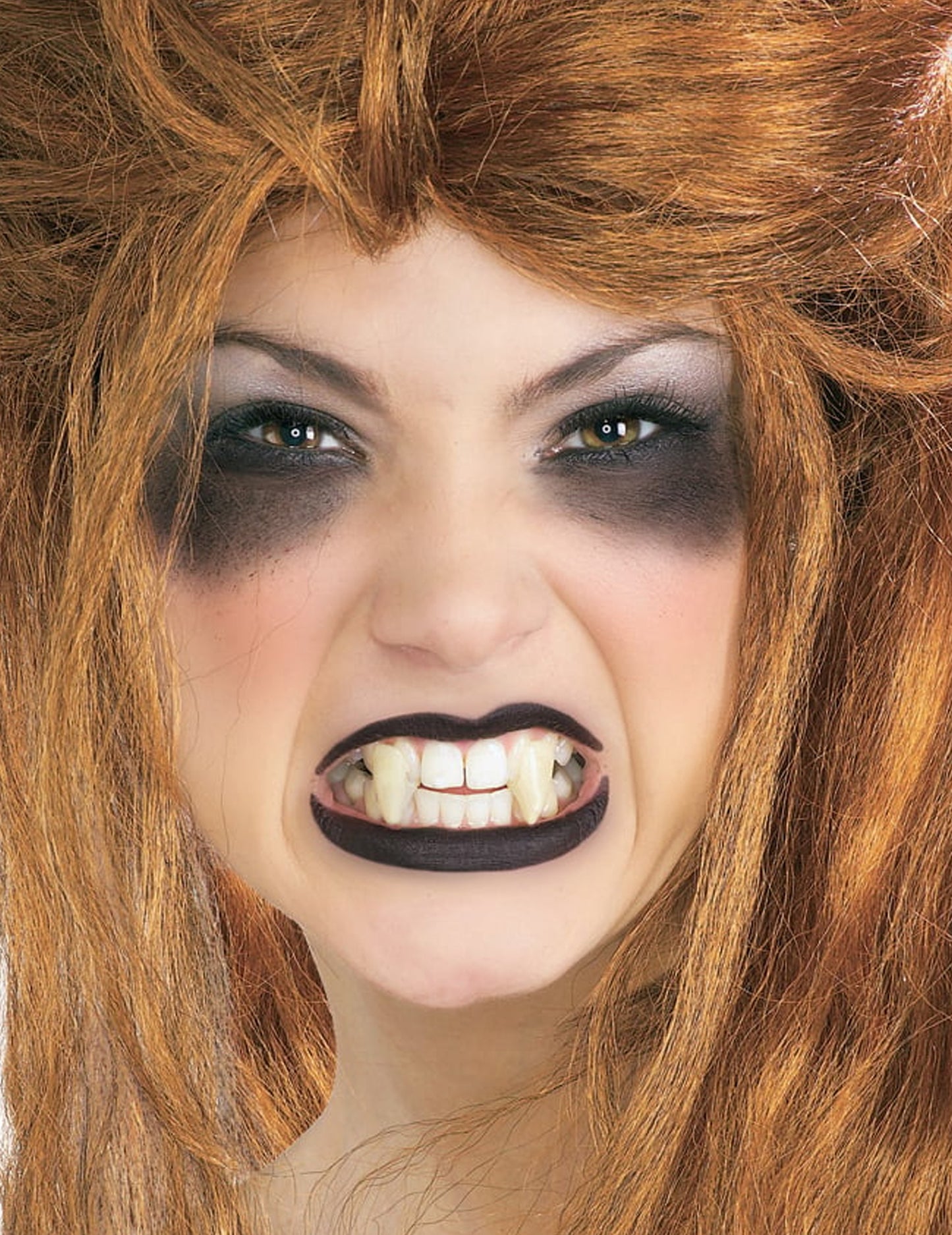 Възрастни бели кучета вампири