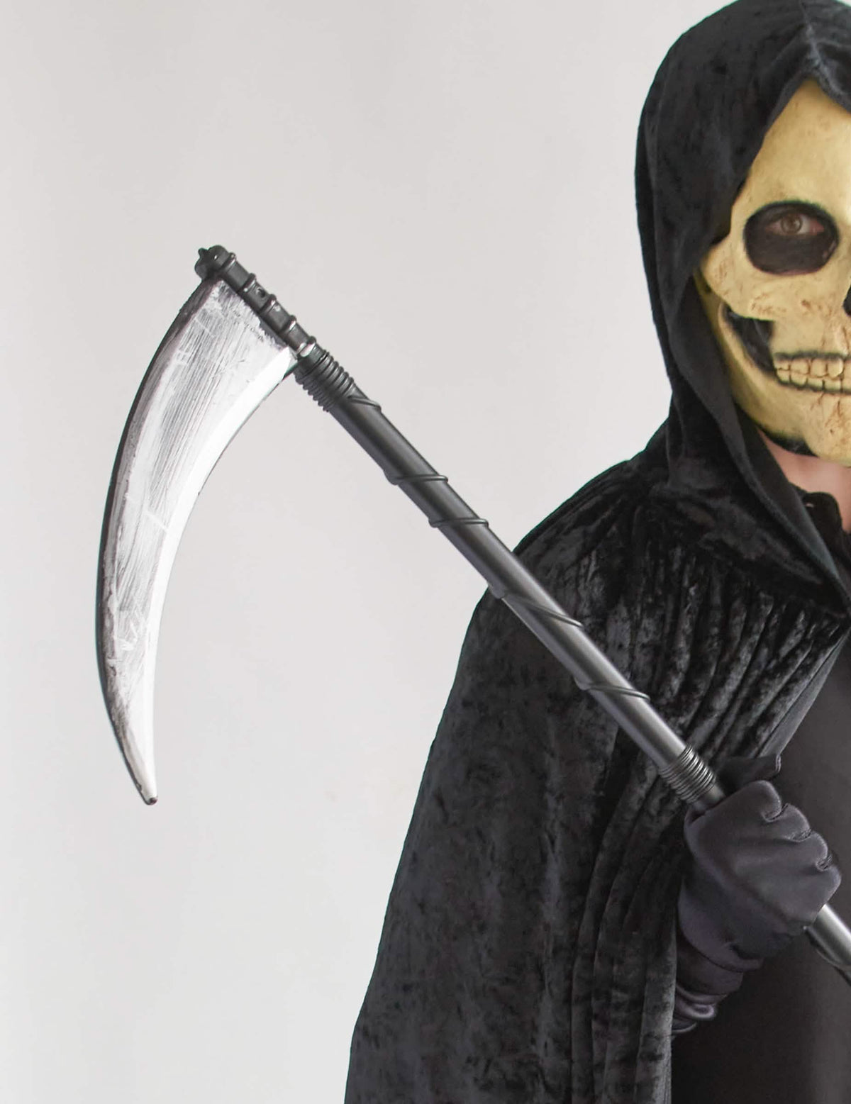 Детайл на острието на пластмасова коса halloween
