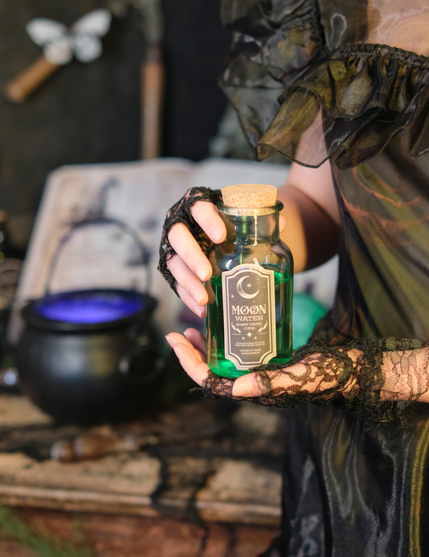 Луна вода зелено стъкло флакон 13,5 cm