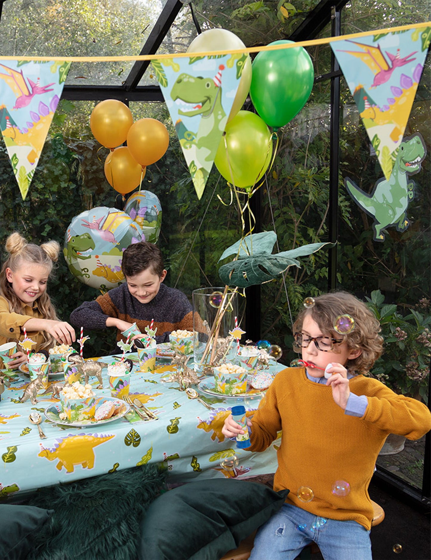 Dino Party 60 ml сапунена бутилка с балончета