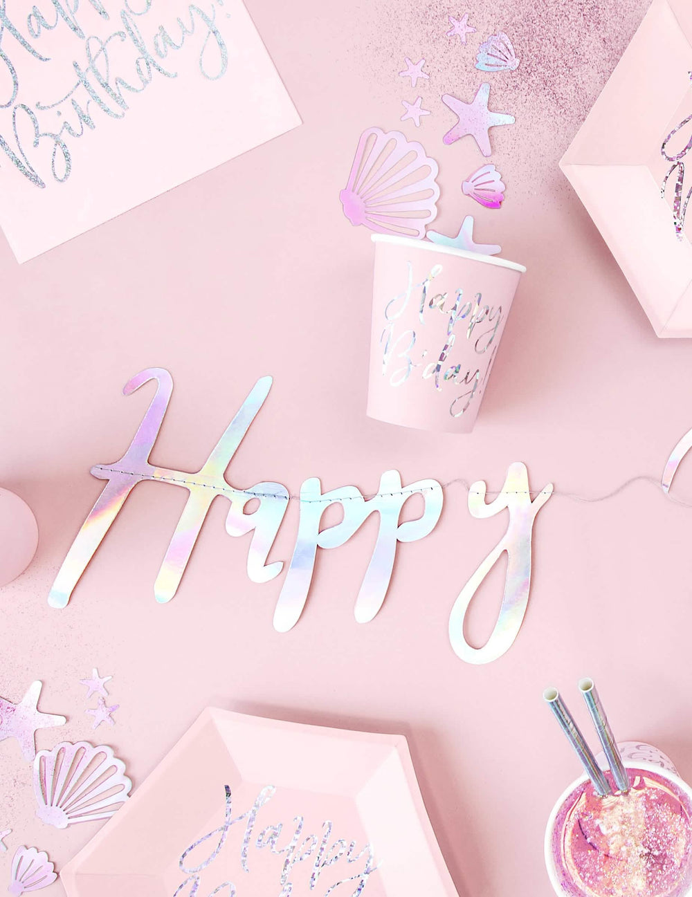 Създаване на празнична атмосфера с картонената гирлянда Happy Birthday