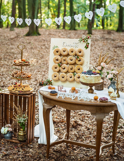 Хартиена гирлянда с бели дантелени сърца 8 cm x 1,8 м за сватба