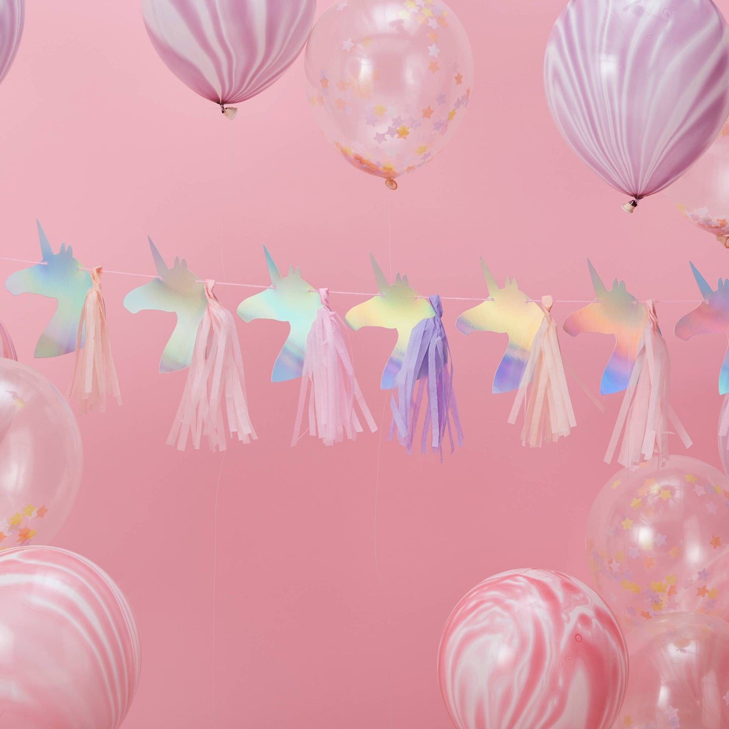 Хартиена гирлянда с пискюли и еднорог в иридисцентни цветове 1,5 м 