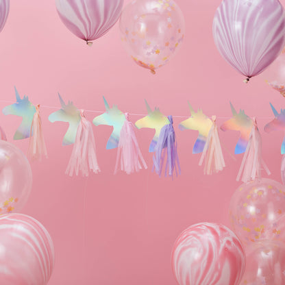 Хартиена гирлянда с пискюли и еднорог в иридисцентни цветове 1,5 м 