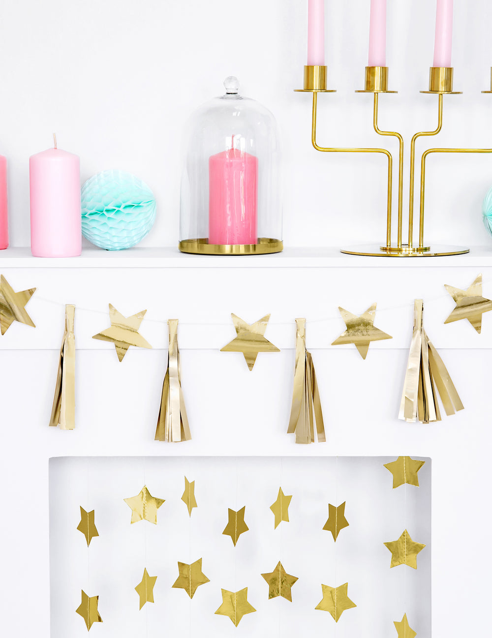 Mise en situation décorative de la guirlande en papier tassel étoiles