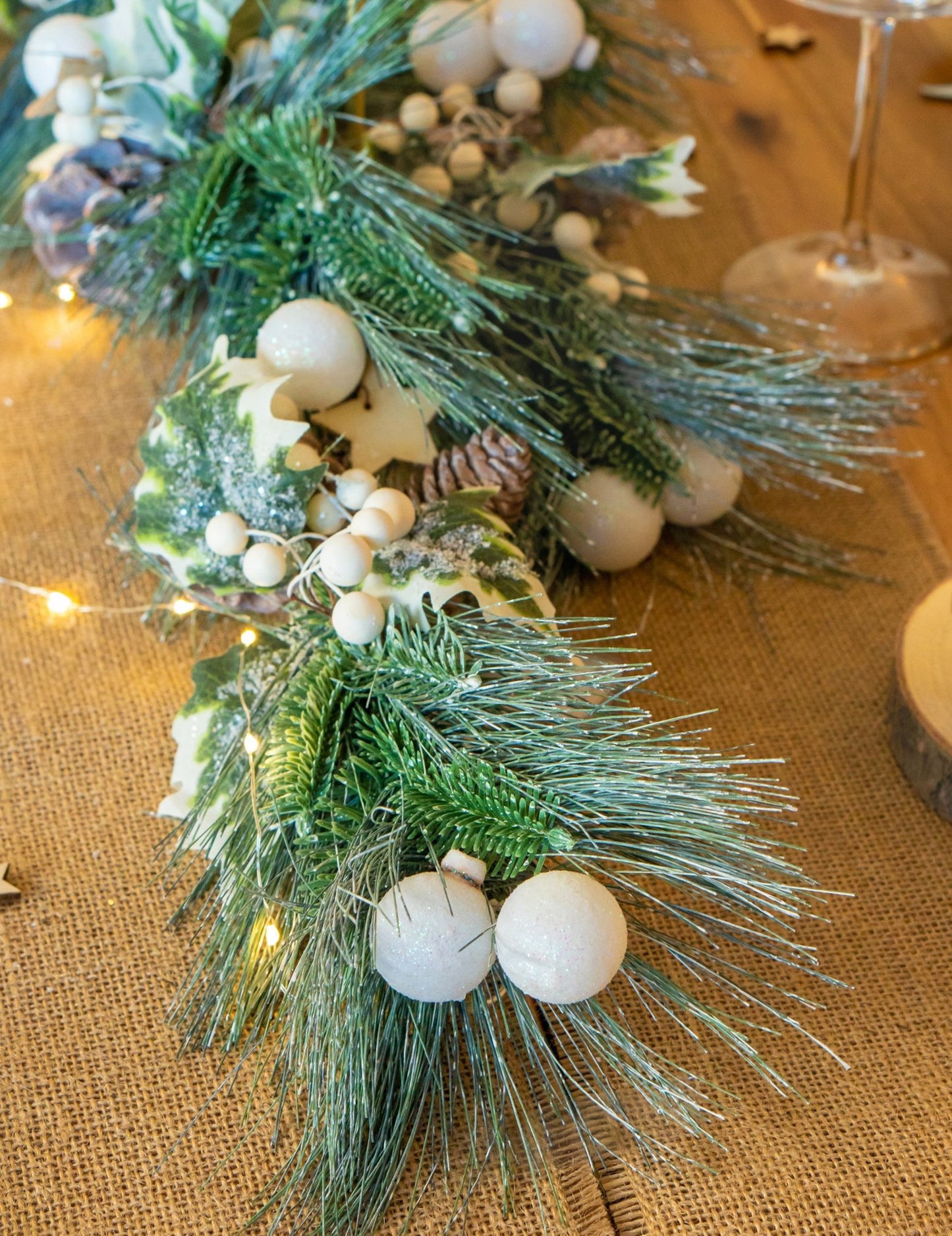 Гирлянда от зелени листа и борови шишарки, 1 м, коледна украса