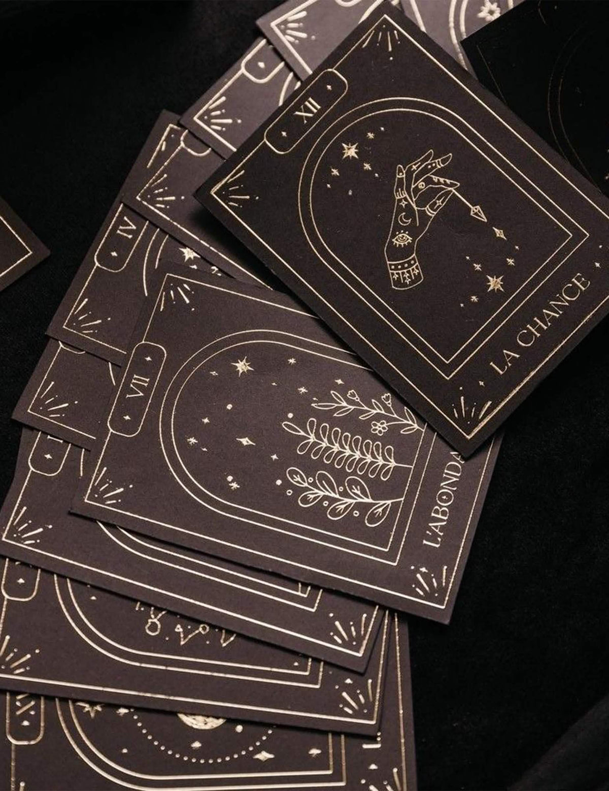 Комплект от 20 карти оракул Cosmic Spirit от черна и златна хартия 8 x 11 см