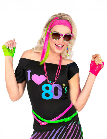 Общ изглед на носените аксесоари от комплекта флуоресцентни аксесоари от 80-те години за момиче