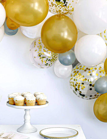 Комплект за ковчег от 40 бели и златни балона с конфети