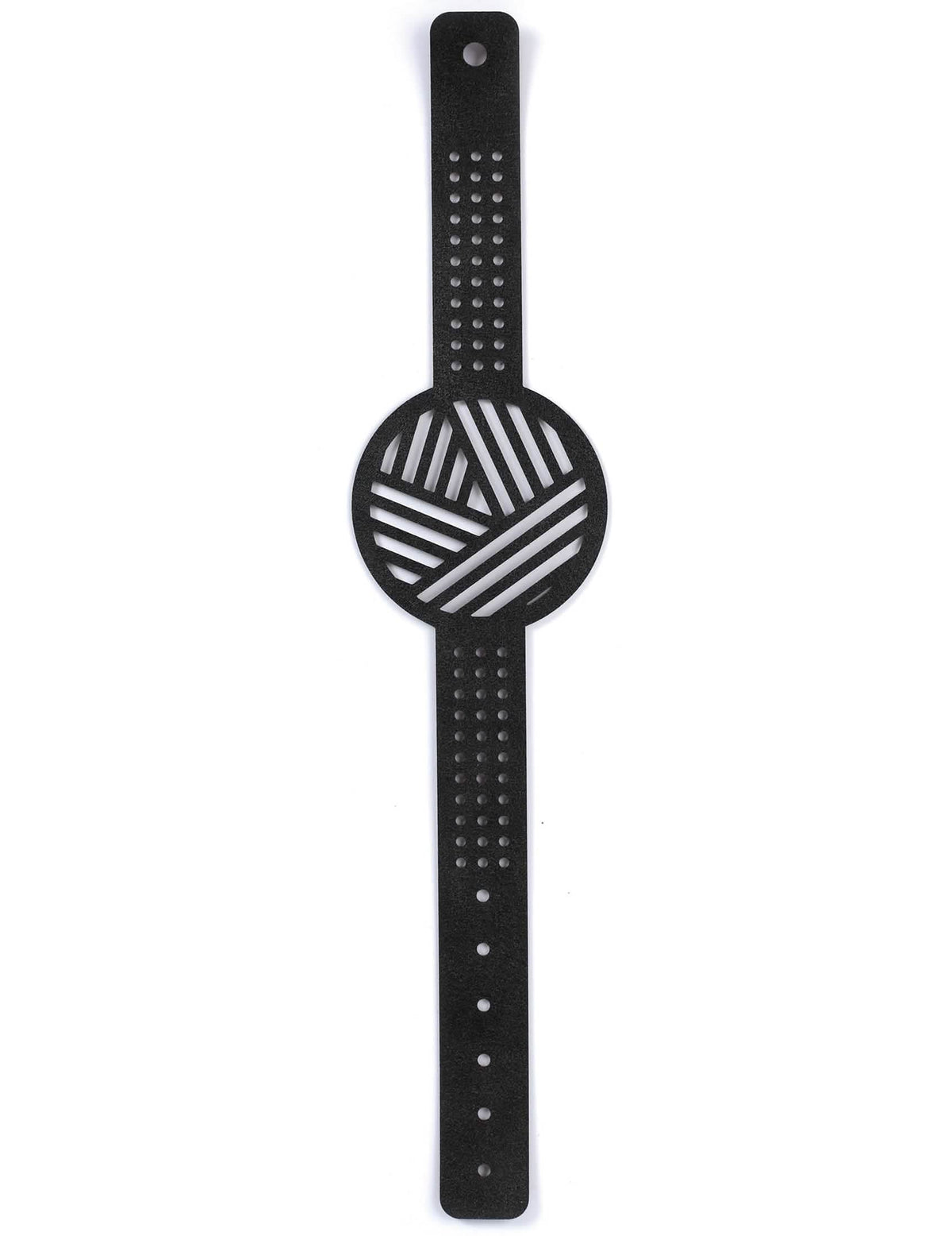 Vue à plat du bracelet noir du kit bracelet à broder motifs géométriques pour adulte