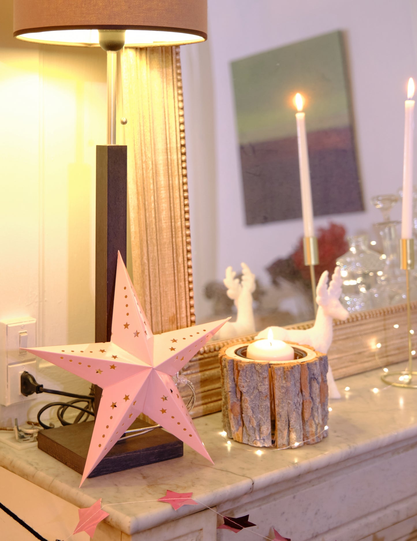 Светлорозов фенер със звезди 30 cm изработен от картон