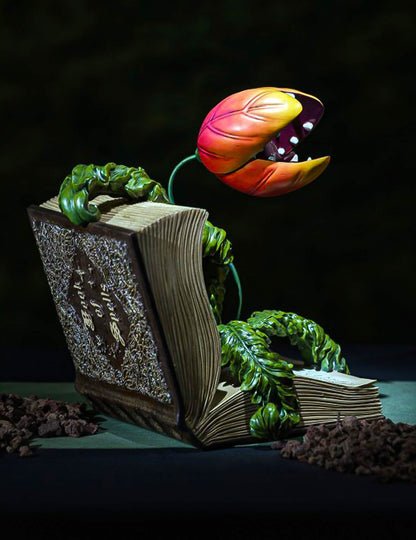 Декоративна книга от смола с хищно растение 29 x 25 x 29 cm