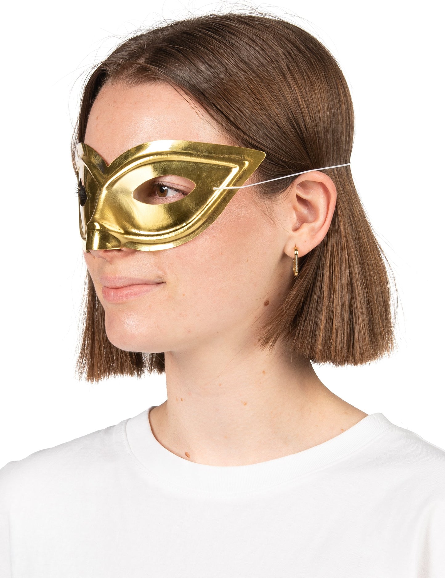 Възрастен лъскав златен вълк