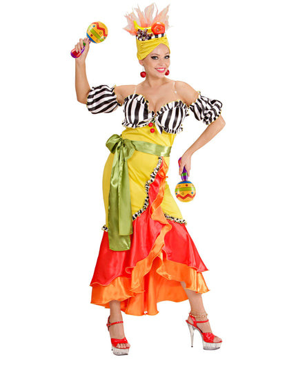 Ситуация с жена, облечена в многоцветни надуваеми маракаси с зигзагообразен модел