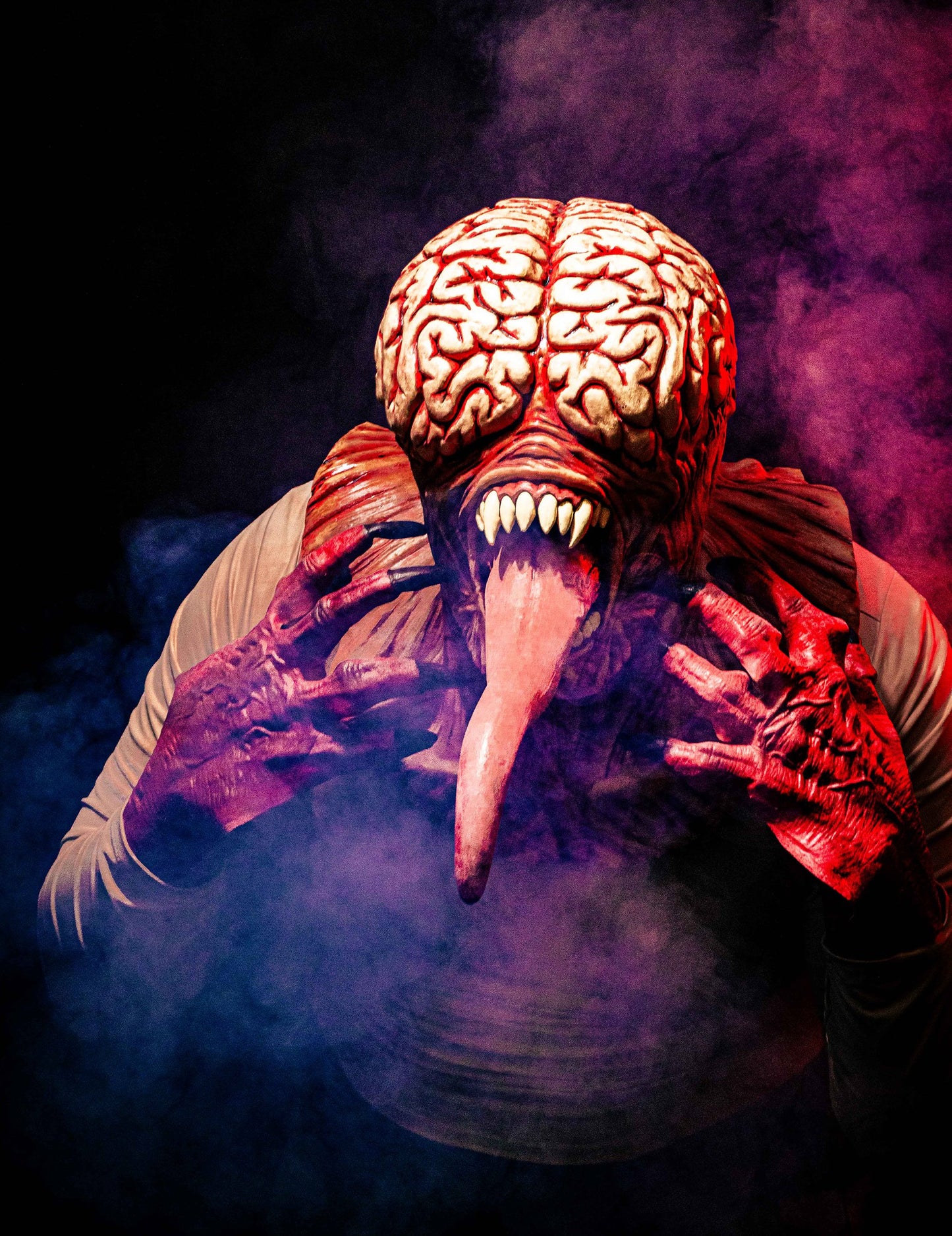 Привидно мозъчно чудовище за възрастни с пълна маска за лице