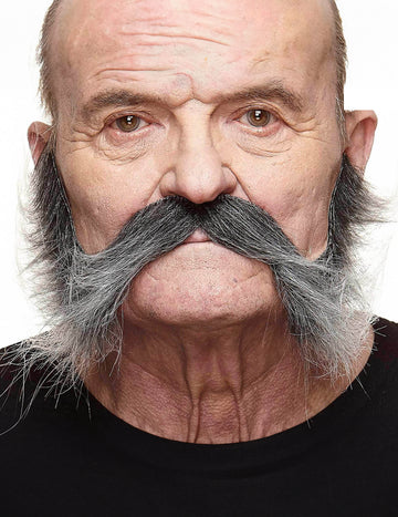 Мустаци със сив мъжки крака