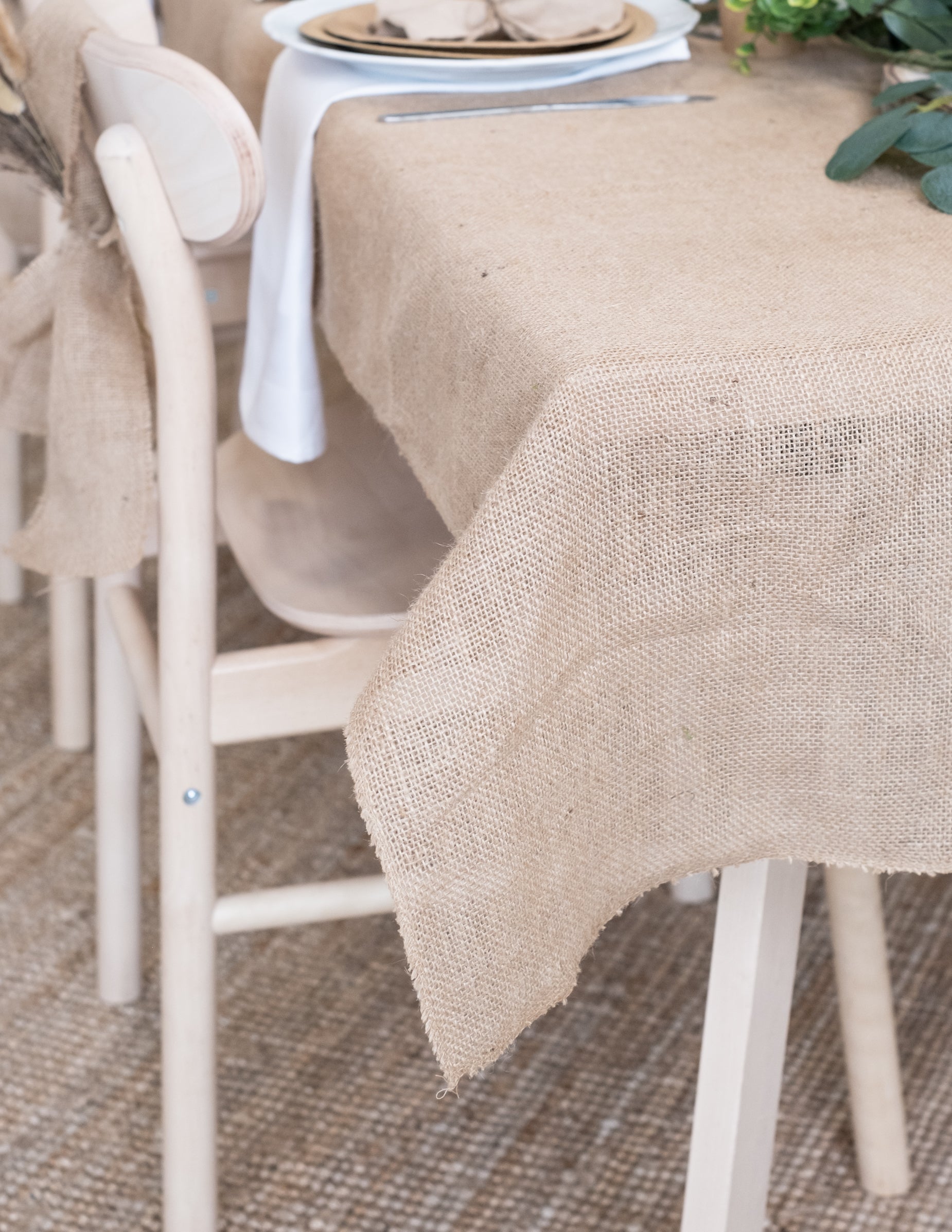 Zoom sur le coin de la nappe rectangulaire bohème et naturelle