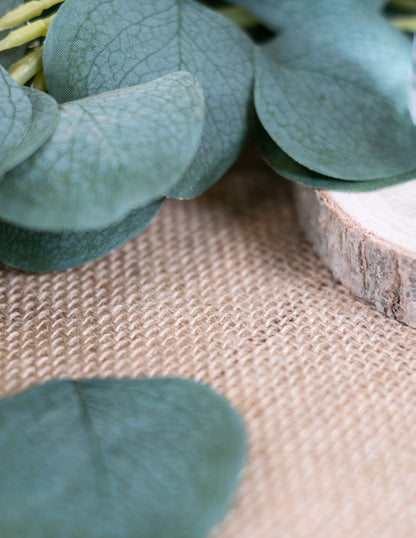 Gros plan sur la fibre de la nappe rectangulaire bohème et naturelle