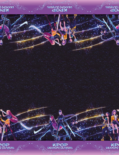 Détail de l'imprimé de la nappe plastique K-pop Demon Hunters