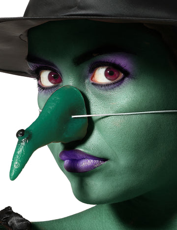 Закачен нос на възрастна зелена вещица
