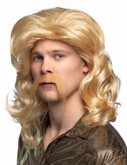 Крупен план на мустаците и прическата мулет на перуката и мустаците в блондински цвят за мъже