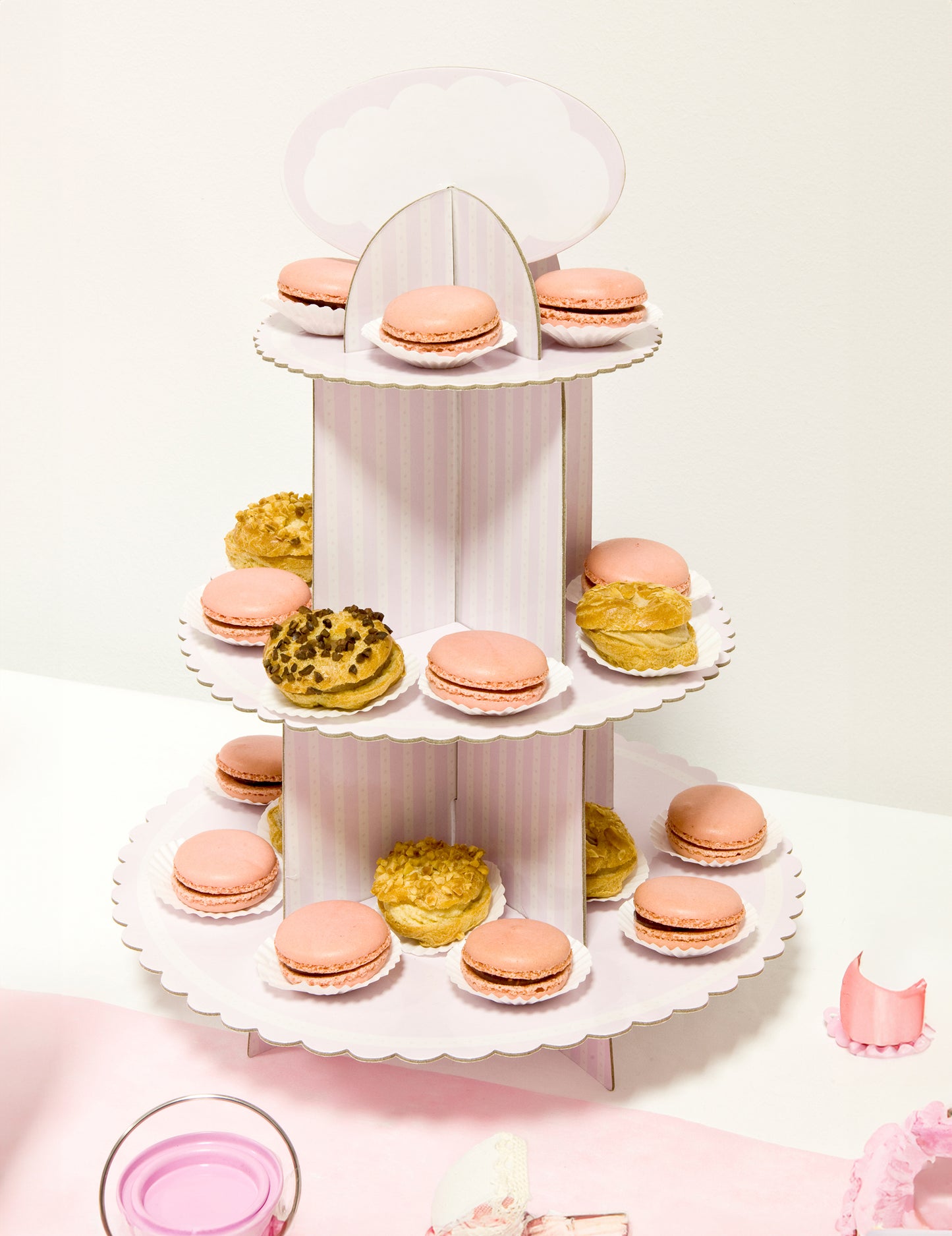 Поставка за мъфини от картон в бяло и розово 30 x 42 cm за рожден ден