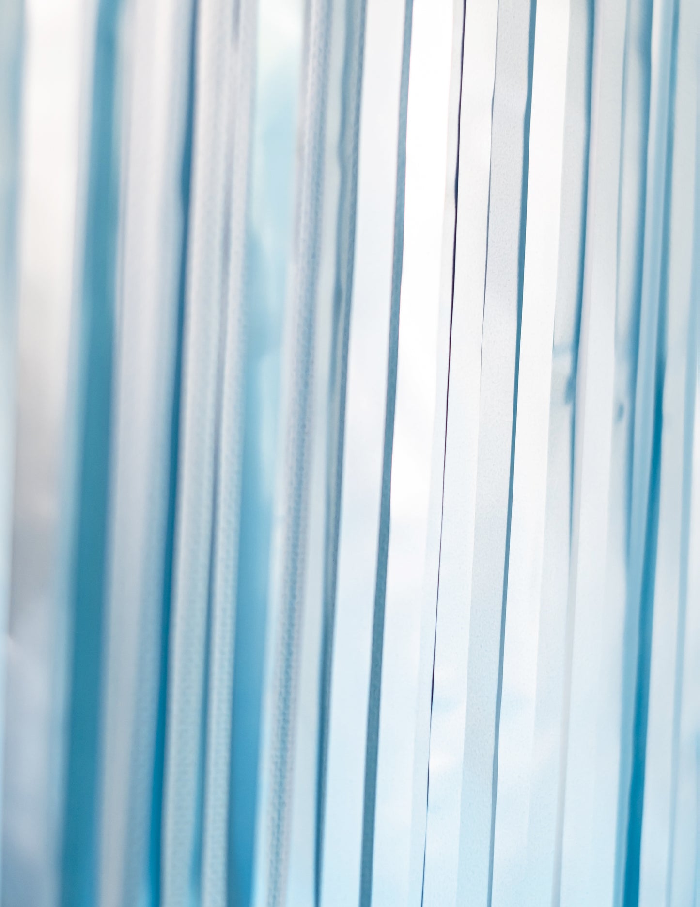 Сцинтилираща завеса с метални сини ресни 90 х 250 см