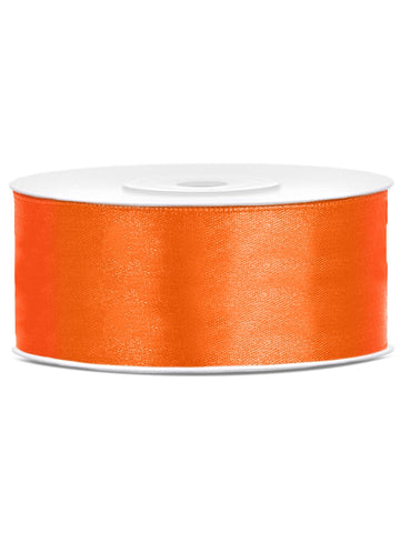 Mise en situation sur un paquet cadeau du ruban satin de mariage pour décoration orange
