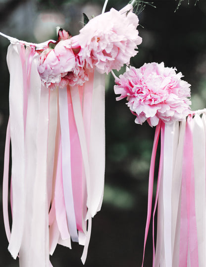 Mise en situation décorative du ruban satin pour mariage pêche